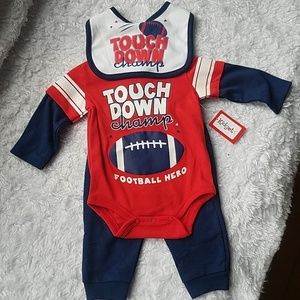 Football 3 piece outfit with matching bib NWT